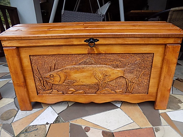skrzynia drewniana rzeźbiona